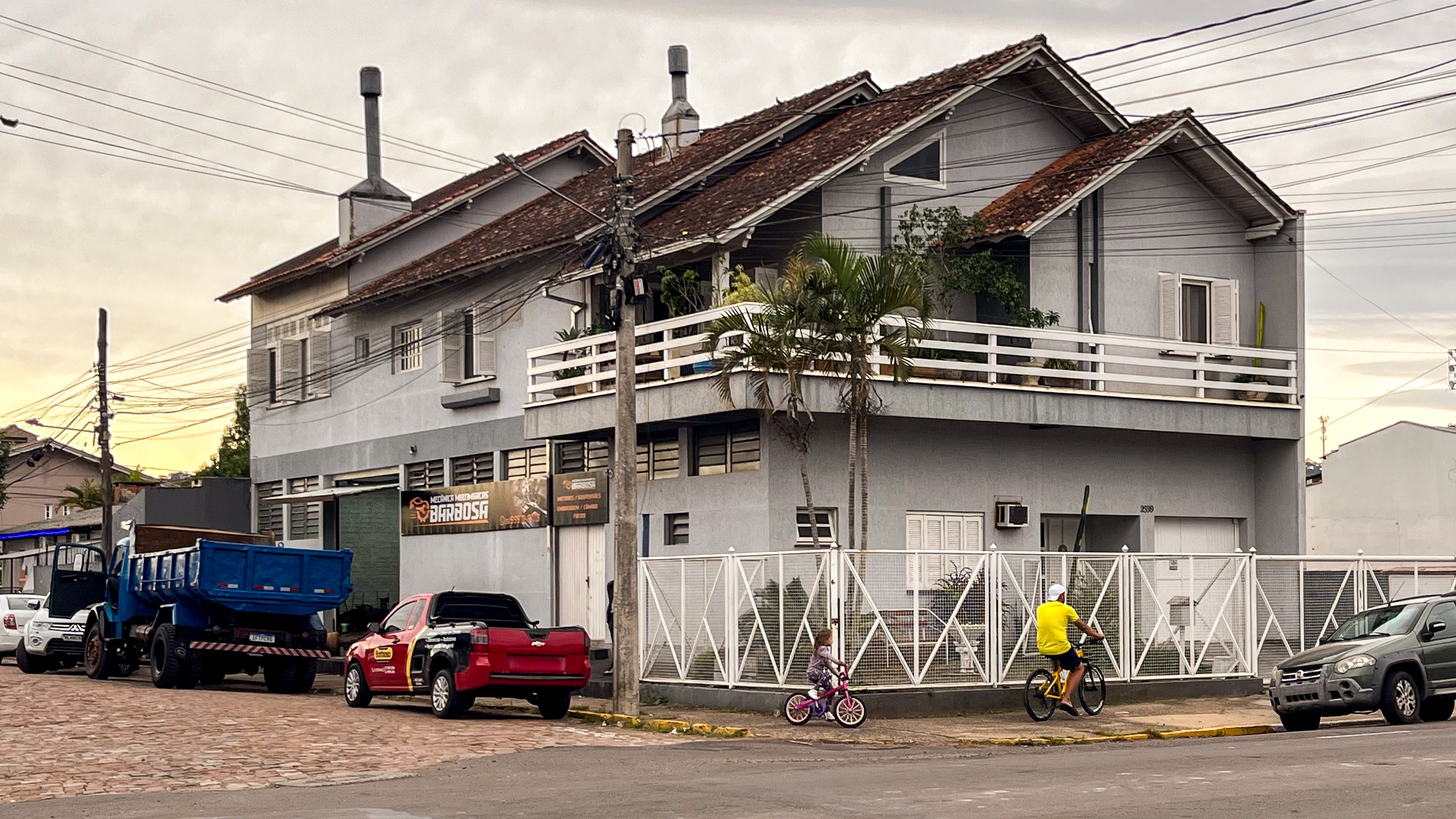Casa no Centro com 5 dormitórios e Suíte - Foto 23