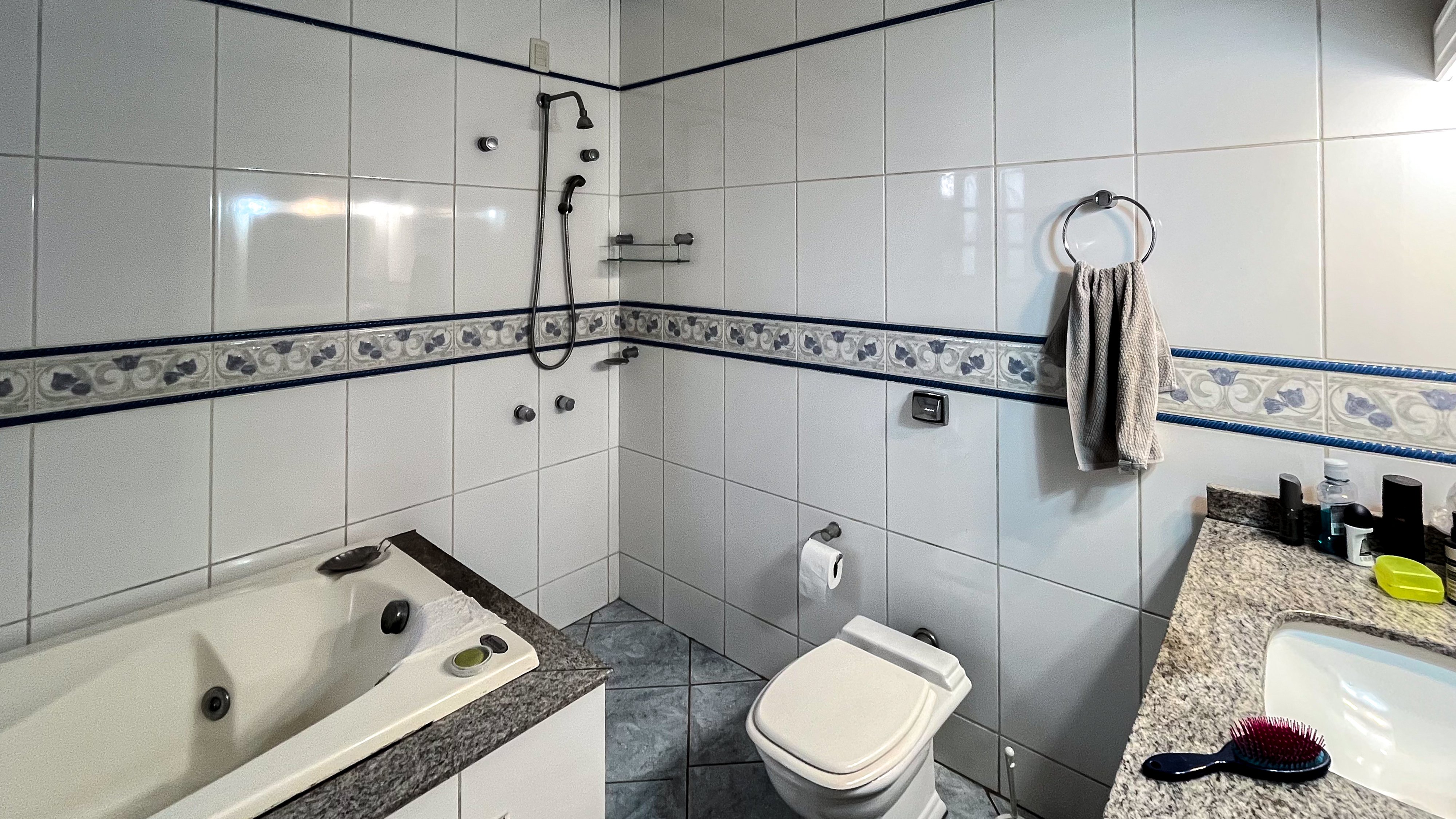Casa no Centro com 5 dormitórios e Suíte - Foto 12