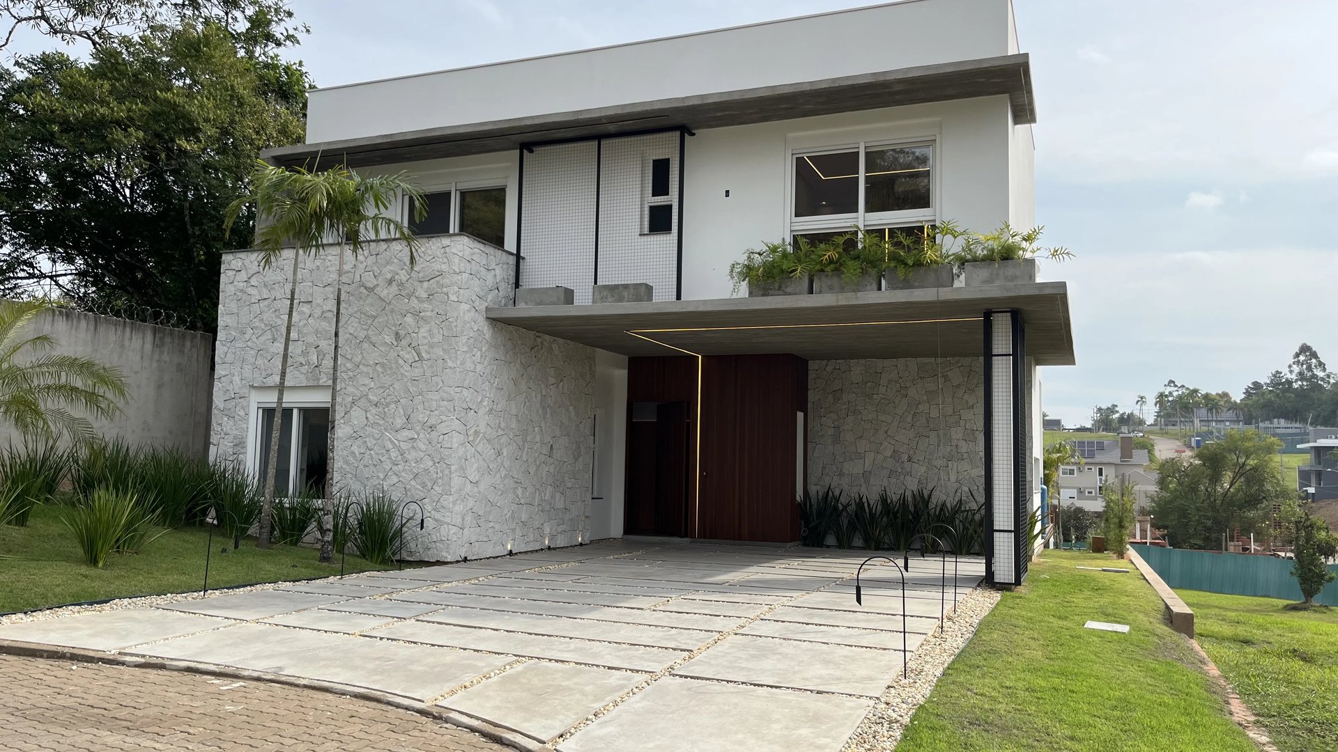 Casa mobiliada no arvoredo 