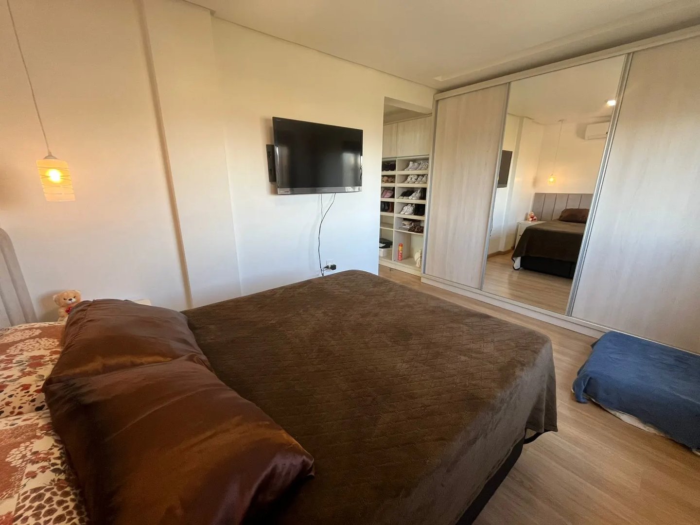 Apartamento semimobiliado no Centro com 2 dormitórios, sendo 1 suíte com ótima vista para o pôr do sol. - Foto 13