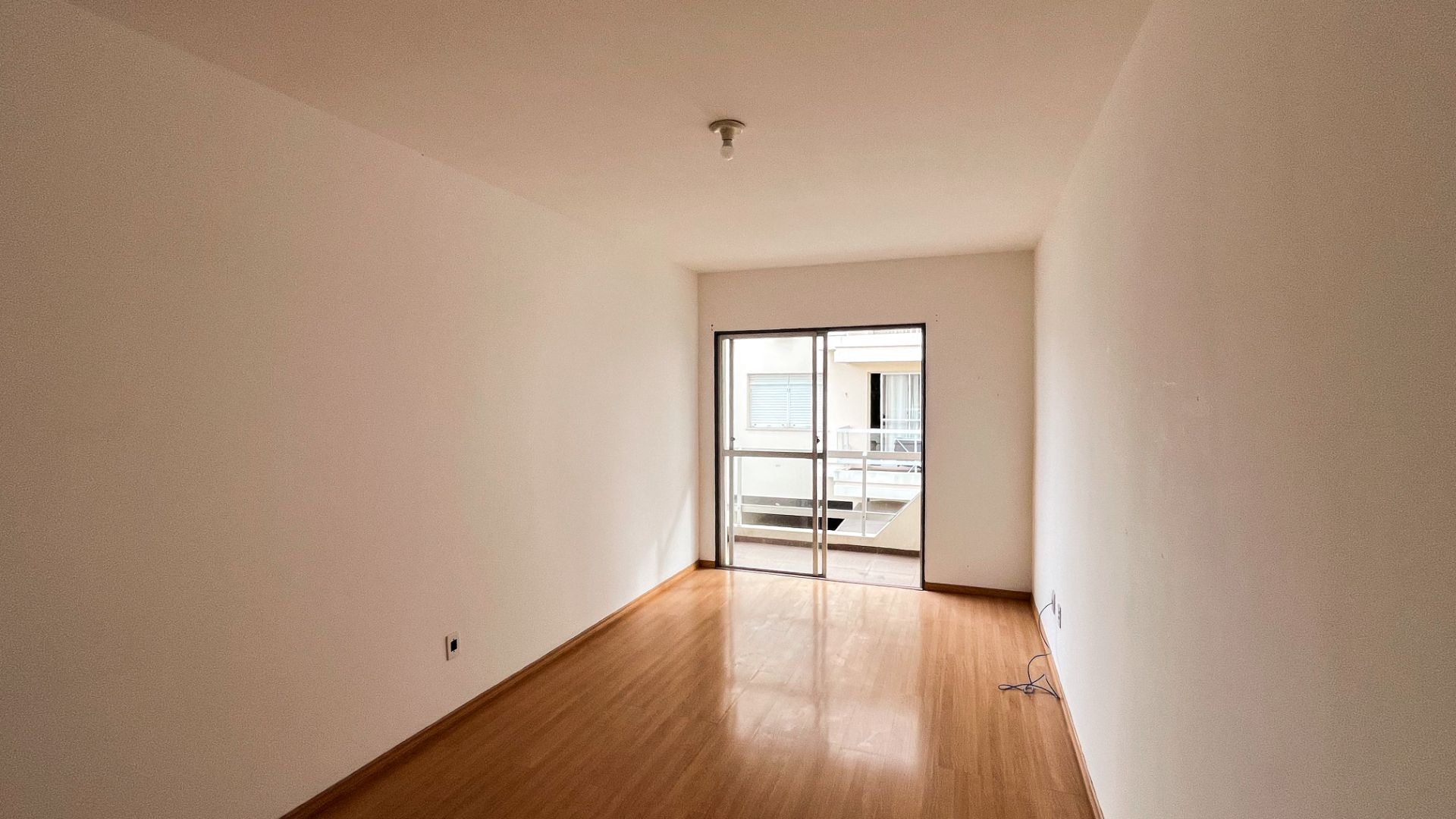 Apartamento de 1 Dormitório com vaga de garagem no centro