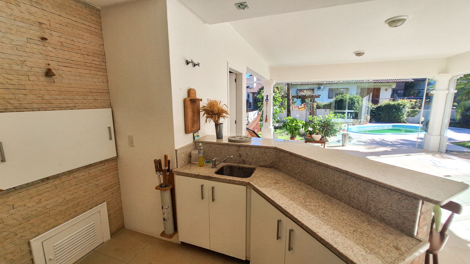 Casa no Santo Inácio com 3 dormitórios e pátio com piscina - Foto 8