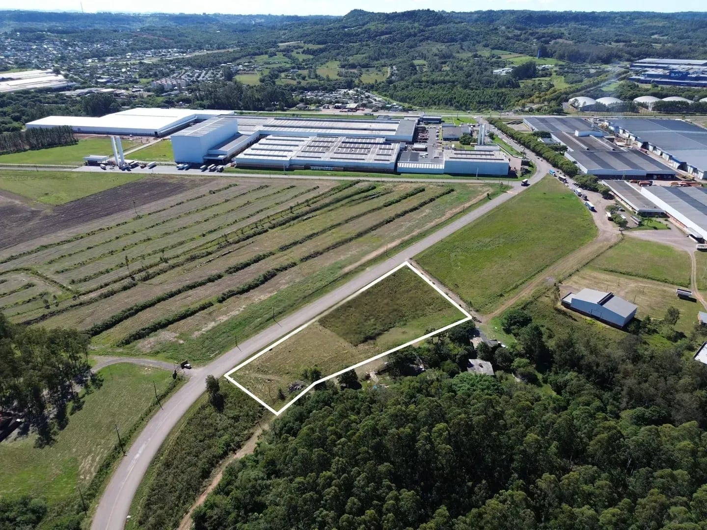 AMPLO TERRENO NO DISTRITO INDUSTRIAL   |