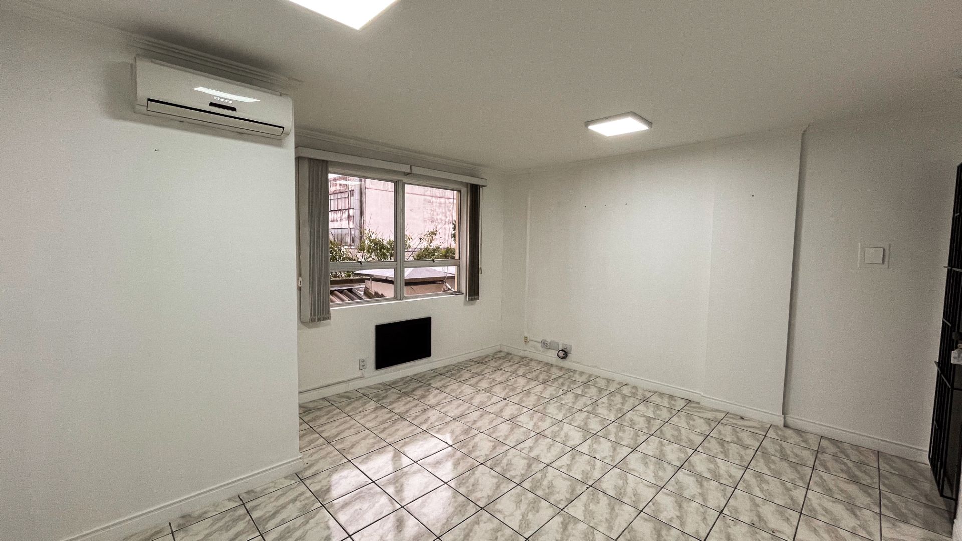 Sala Comercial no Centro com 23,64 m² - Foto 3