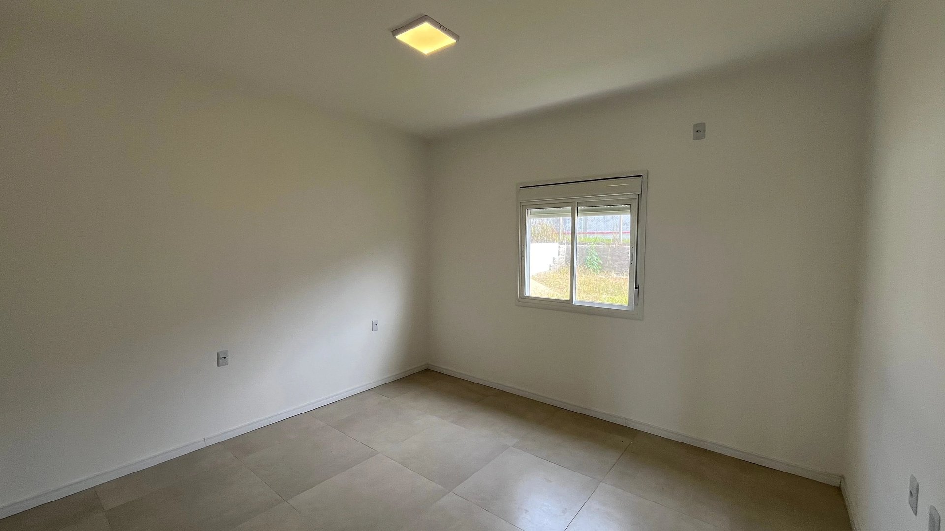 Casa com 3 dormitórios, 1 suíte e 2 vagas de garagem - Foto 5