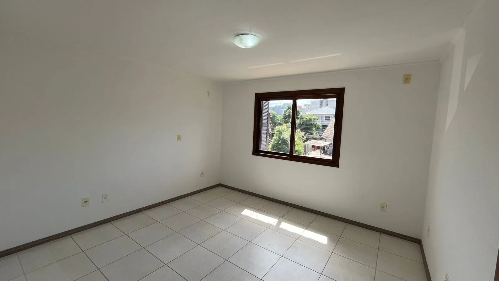 Duplex no bairro Arroio Grande com 3 dormitórios, sendo 1 suíte - Foto 12