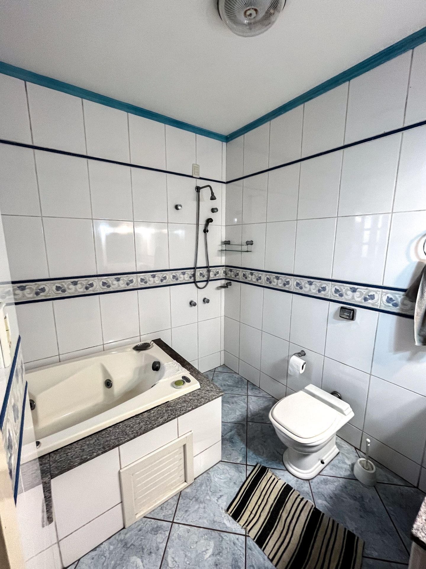 Casa no Centro com 5 dormitórios e Suíte - Foto 11