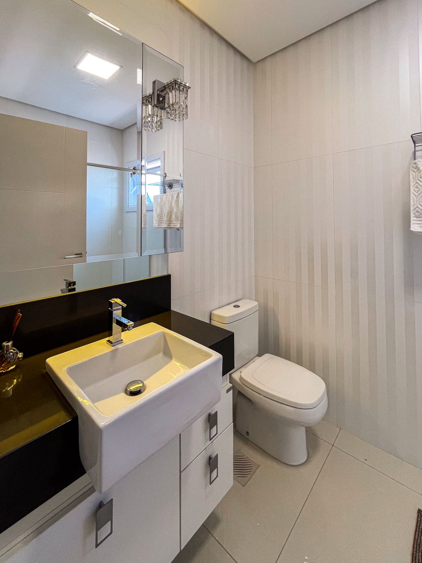 Casa no Goiás com 3 dormitórios, closet e piscina - Foto 17