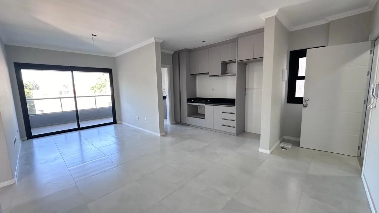 Apartamento no Centro com 2 dormitórios, sendo 1 suíte e 1 vaga de garagem.