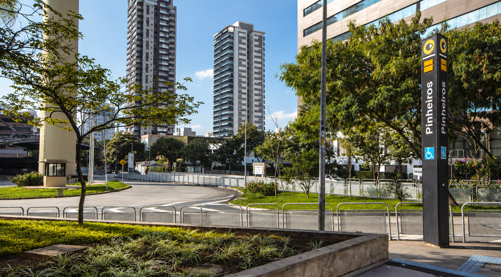 Pinheiros: de bairro boêmio a polo imobiliário de alto padrão