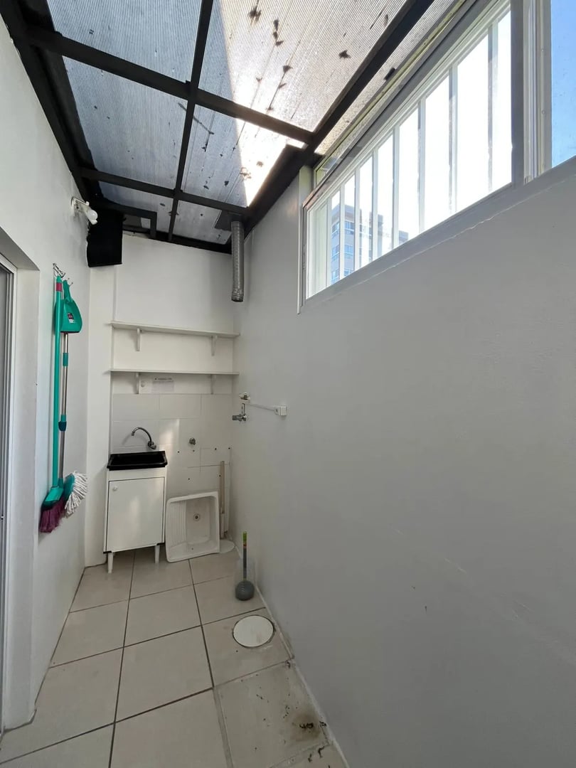 Duplex com excelente localização , 2 dormitórios com sacada - Foto 11