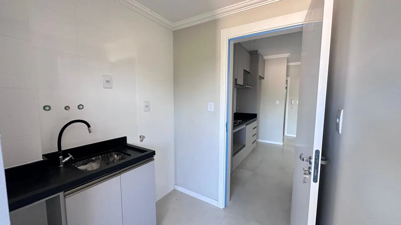 Apartamento no Centro com 2 dormitórios, sendo 1 suíte e 1 vaga de garagem. - Foto 6