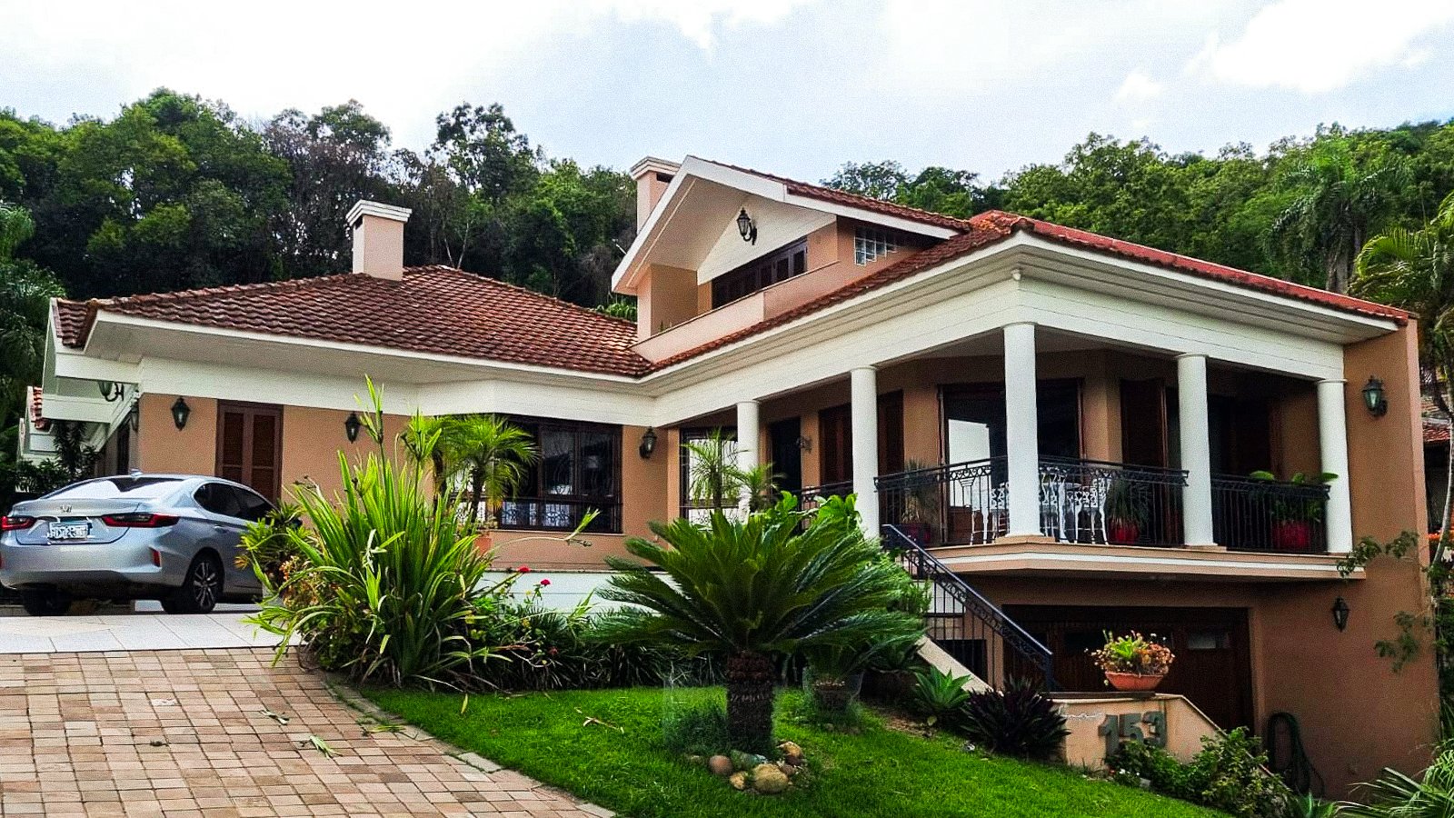 Casa no Santo Inacio com 4 dormitórios e piscina