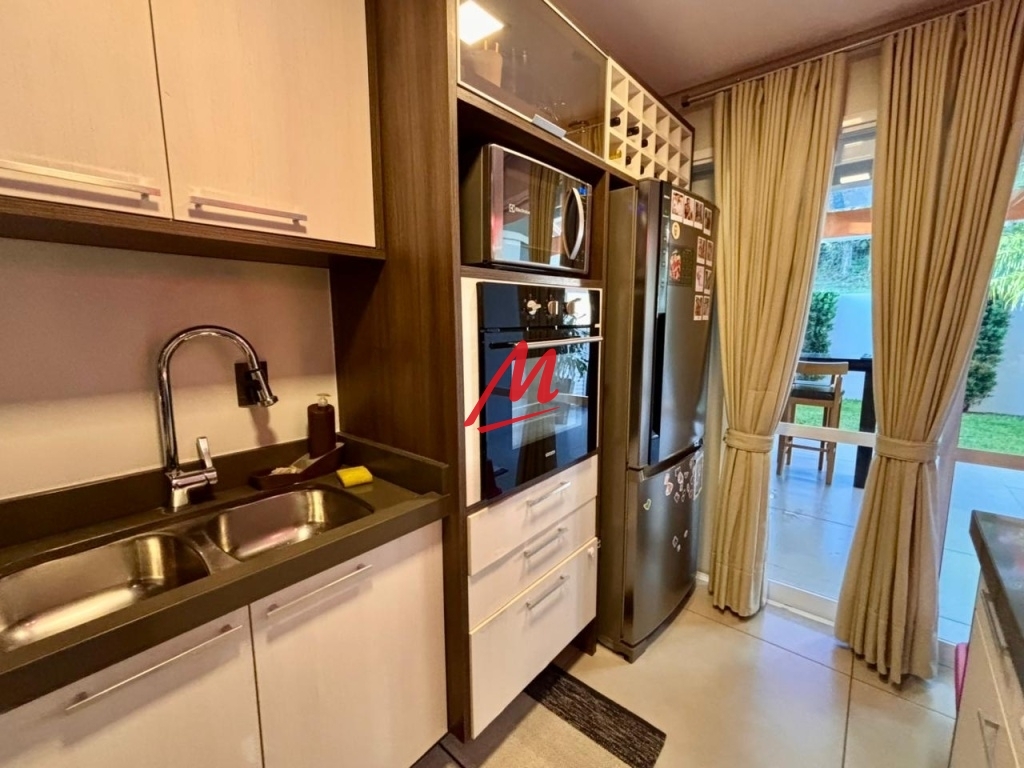 Belíssimo duplex com pátio - Foto 13