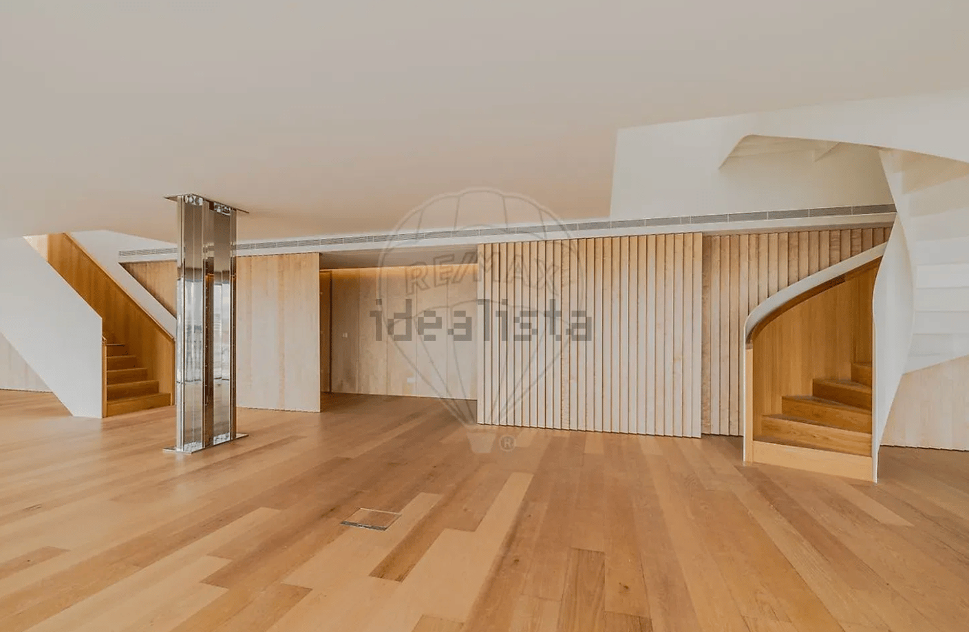 PENTHOUSE - 33948837