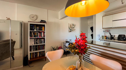 Apartamento no Centro com 2 suítes e sacada ampla