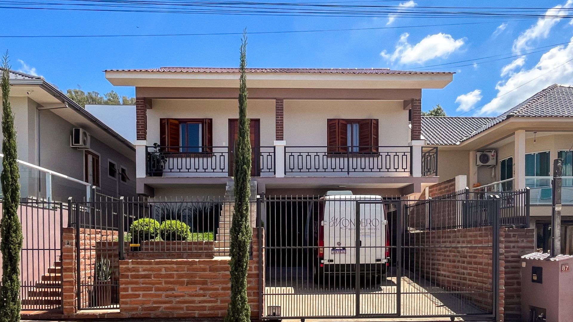 Casa no bairro Germania com 3 dormitórios, pátio e piscina