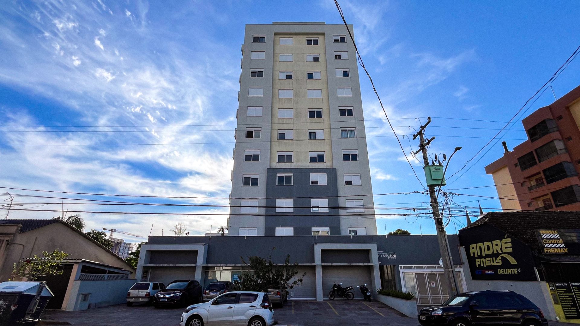 Apartamento no Via Del Pini com 2 Dormitórios e Suíte