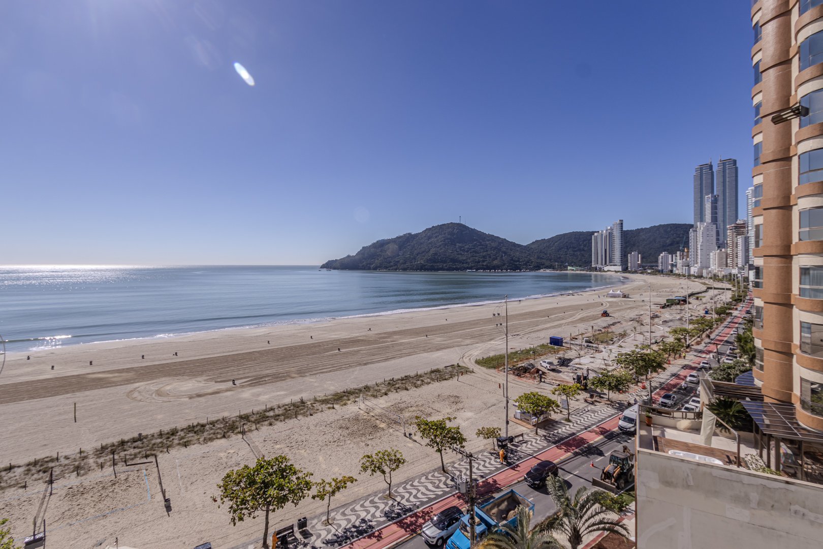 Apartamento Frente Mar em Villa Cora à venda no centro de Balneário Camboriú — foto 26