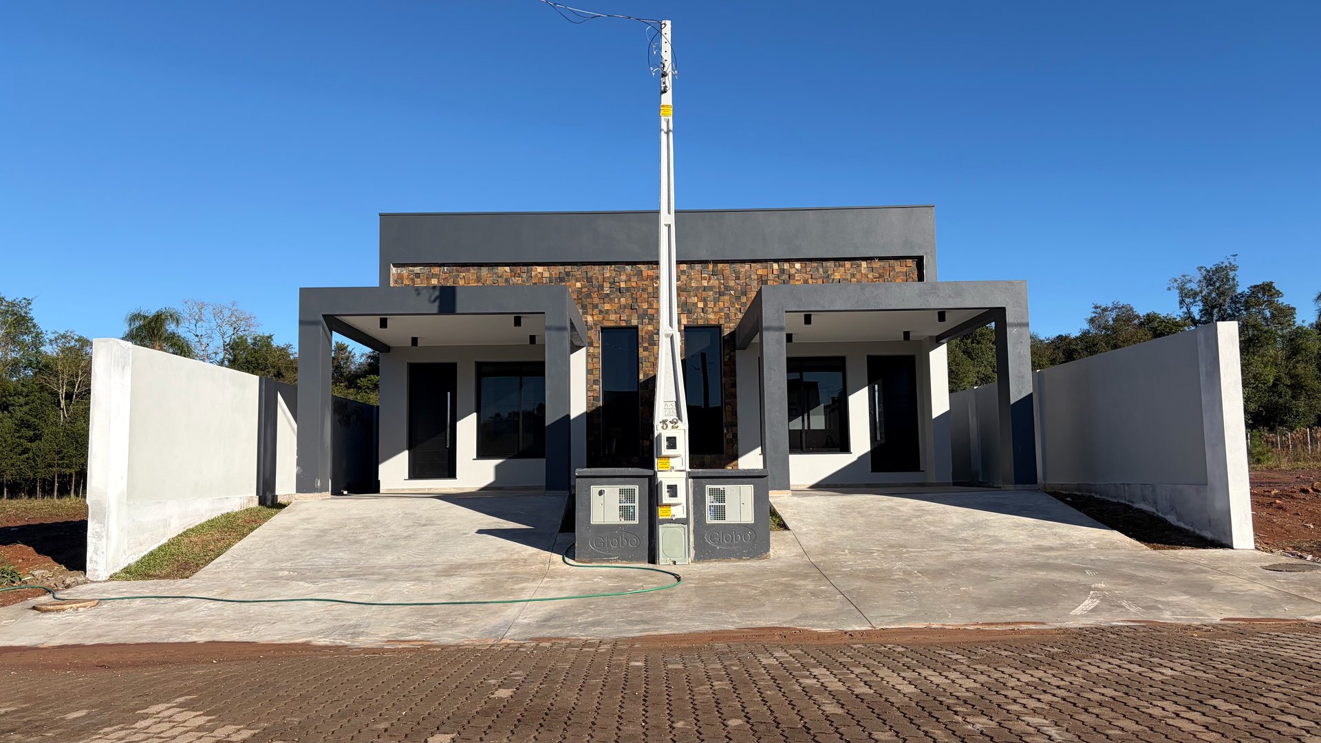 Geminado no Centro de Vera Cruz com 2 dormitórios e quiosque
