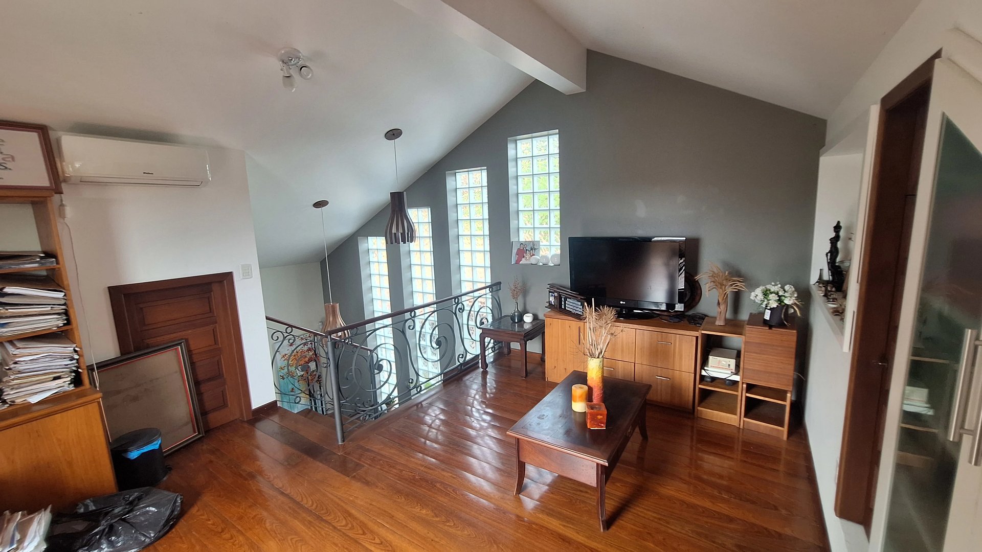 Linda casa de 4 dormitórios 3 suítes, 2 banheiros, piscina com salão de festas - Foto 9