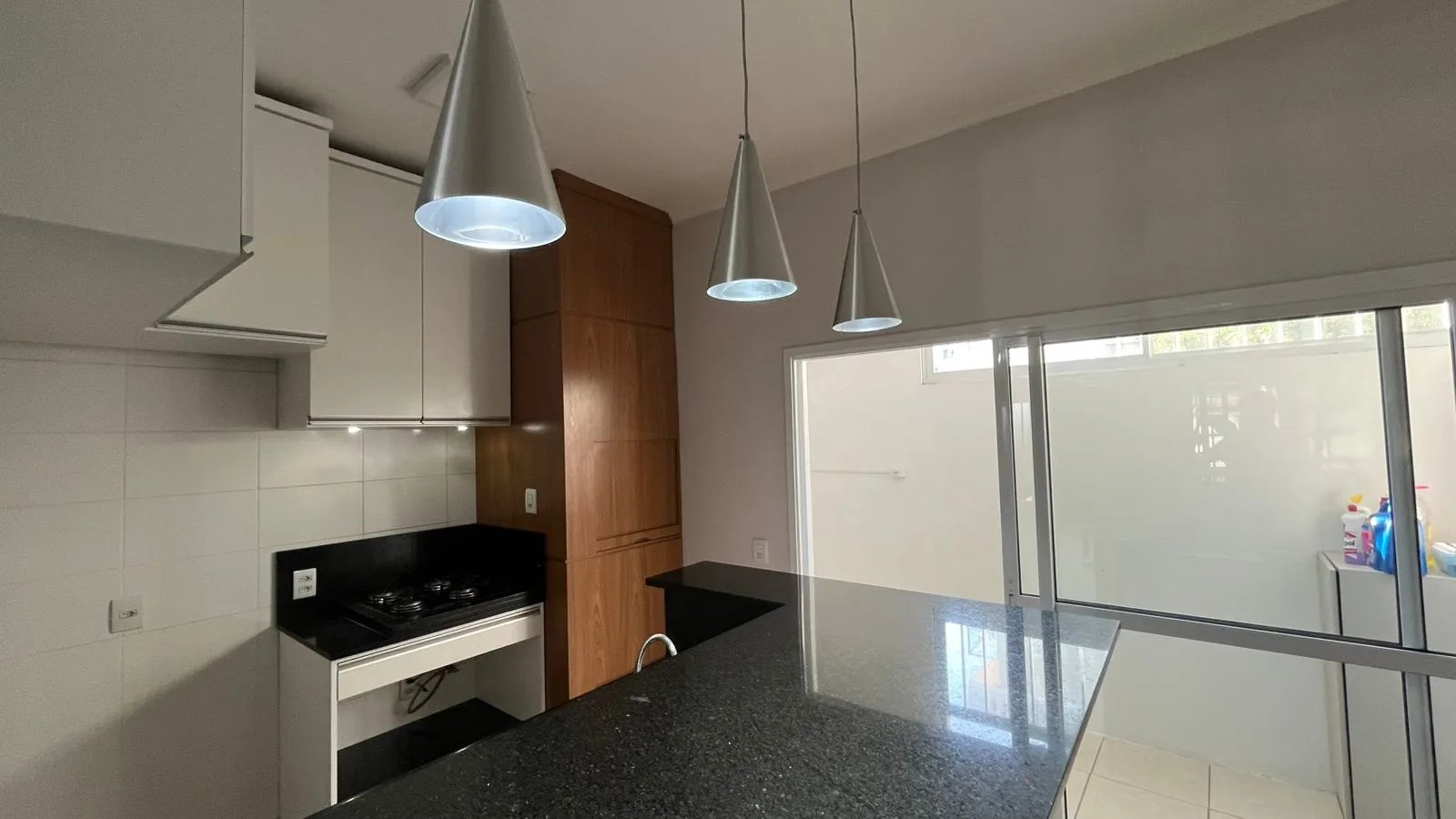 Duplex com excelente localização , 2 dormitórios com sacada - Foto 10