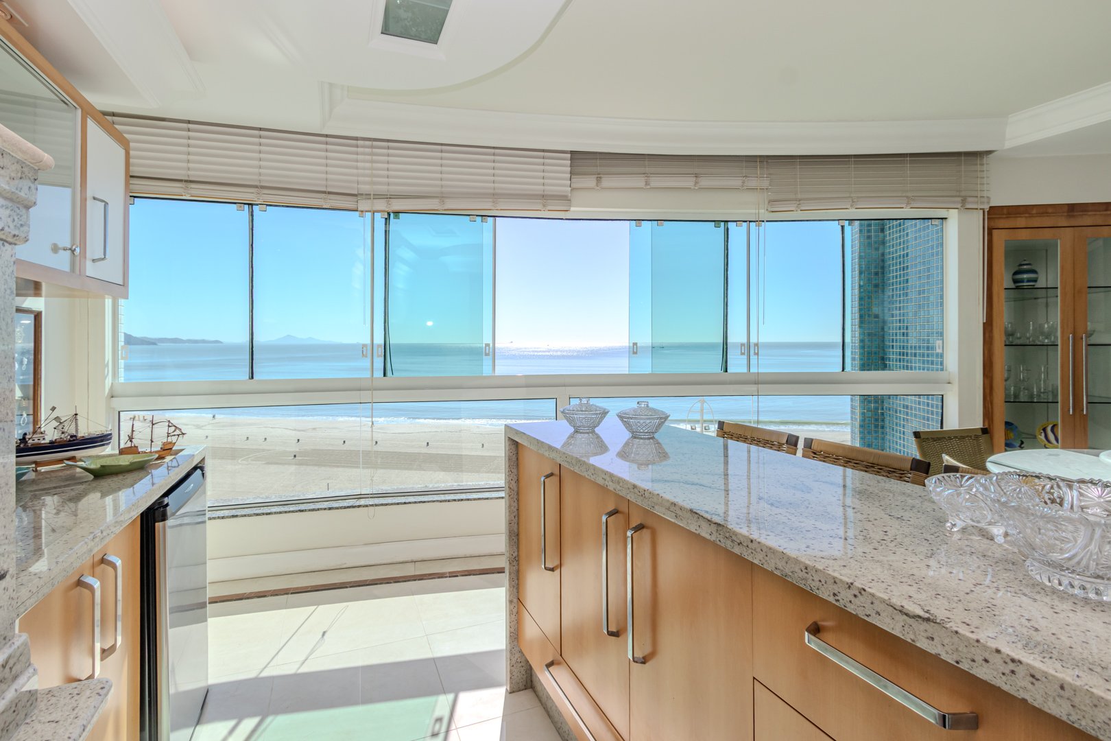 Apartamento Frente Mar em Villa Cora à venda no centro de Balneário Camboriú — foto 10
