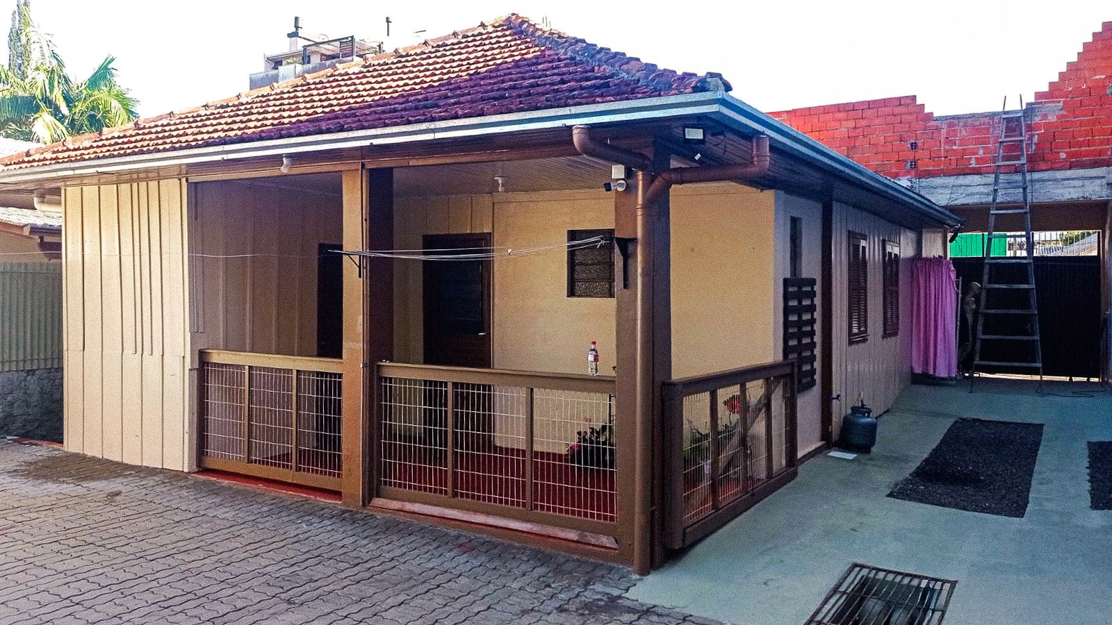 Casa Comercial no Senai com 2 dormitórios