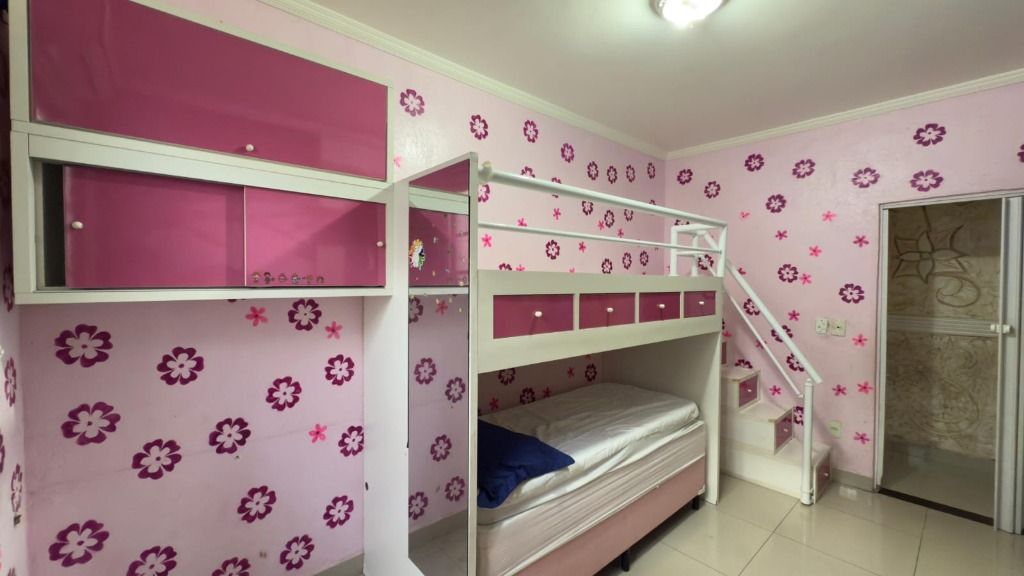 Casa Ampla com Piscina, Área Gourmet e Garagem para 6 Carros — foto 17