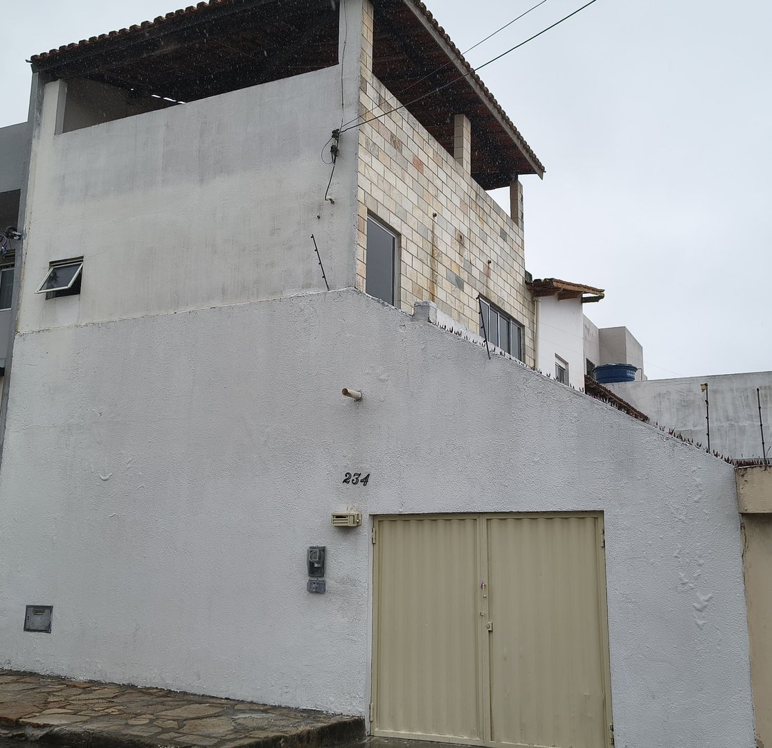 Casa com 4/4 no centro - Locação 