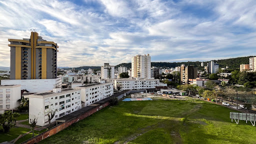 Apartamento no Centro com 2 dormitórios, suíte e sacada - Foto 18