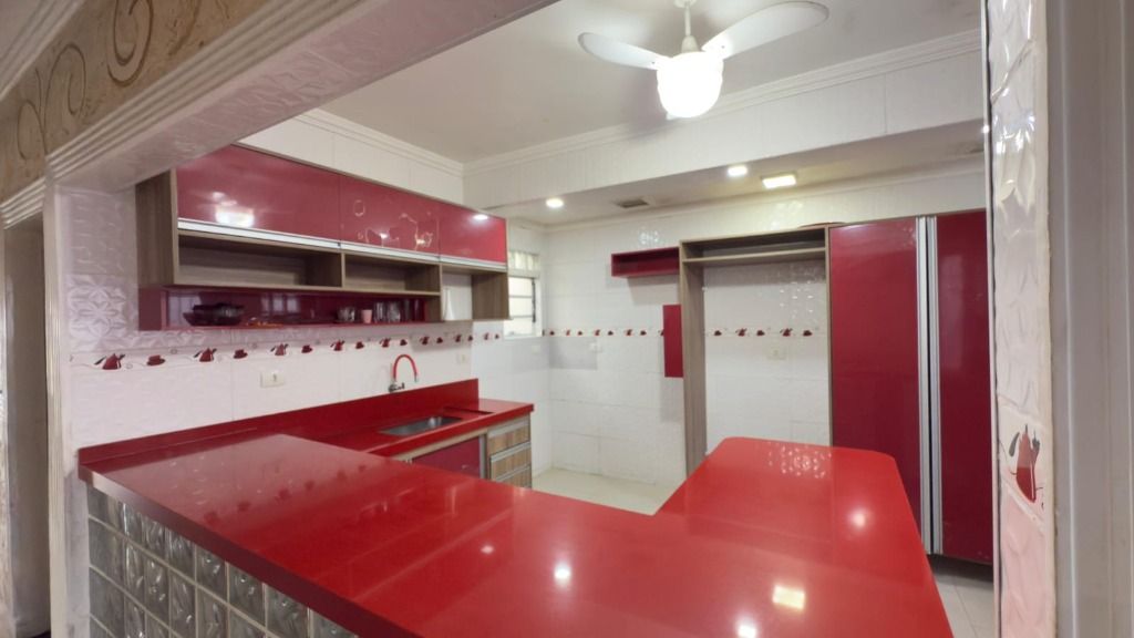 Casa Ampla com Piscina, Área Gourmet e Garagem para 6 Carros — foto 26