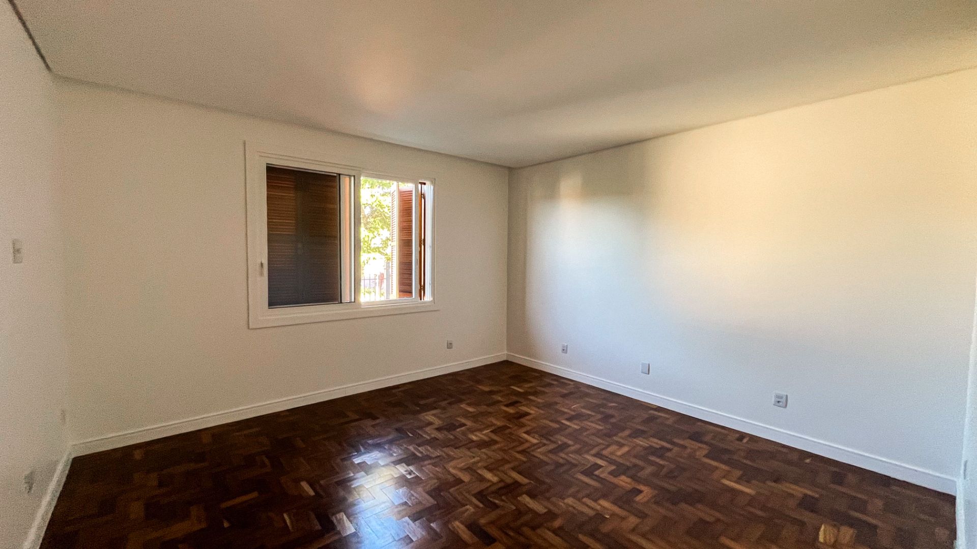 Casa no Goiás com 4 dormitórios, 2 suítes e piscina - Foto 14