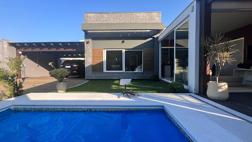 Casa em Jardim Europa com 3 dormitórios e piscina
