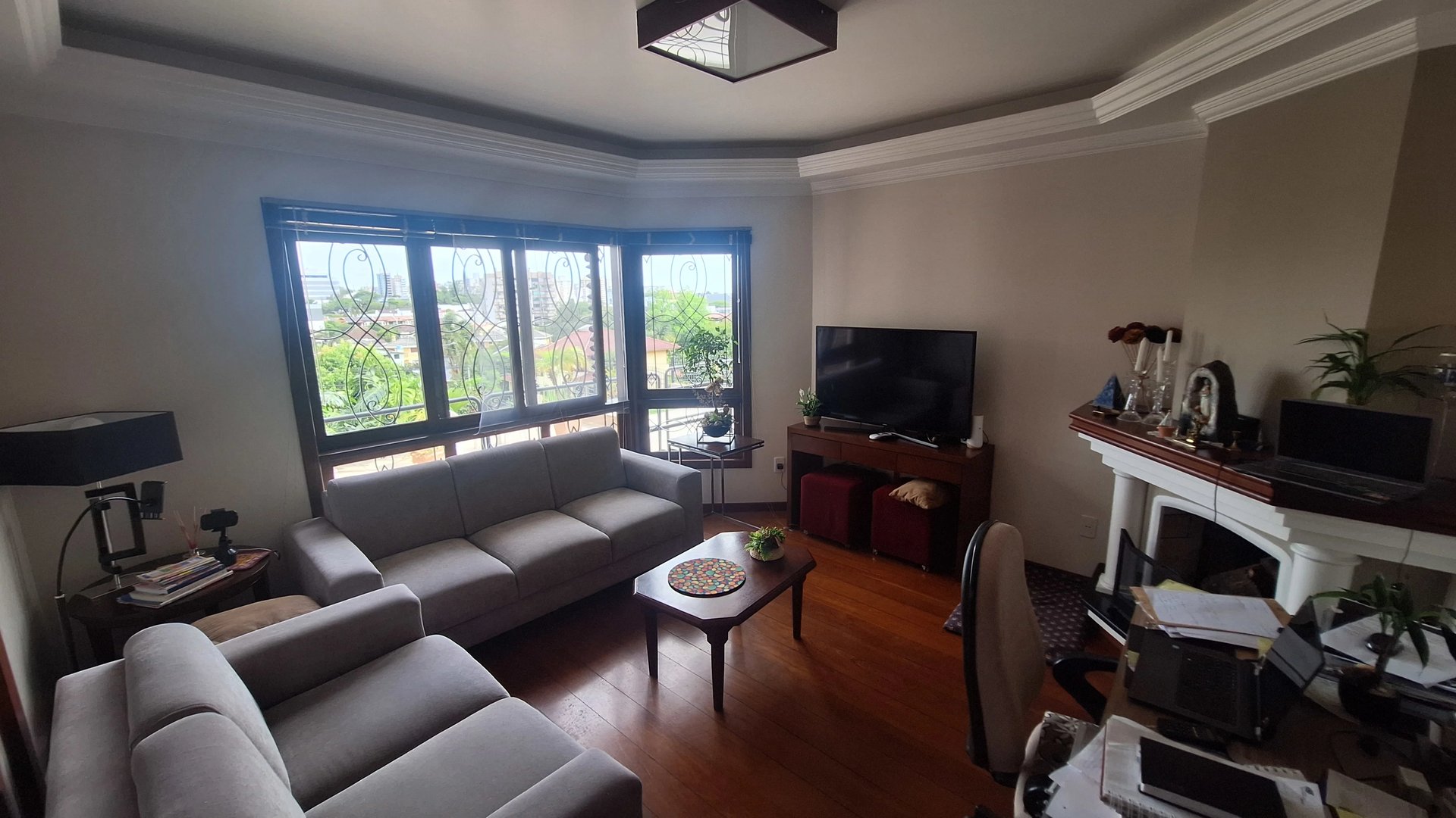 Linda casa de 4 dormitórios 3 suítes, 2 banheiros, piscina com salão de festas - Foto 4