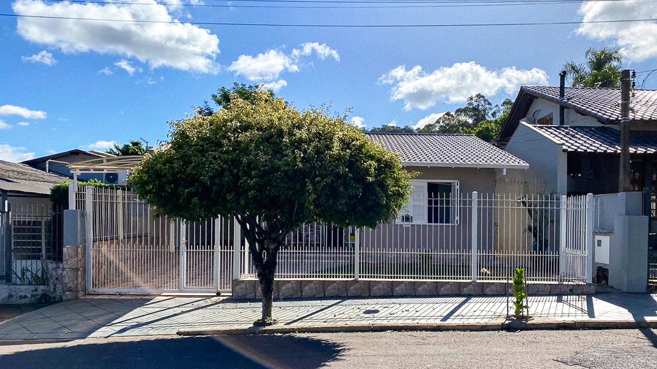 Casa no Universitário com 3 dormitórios