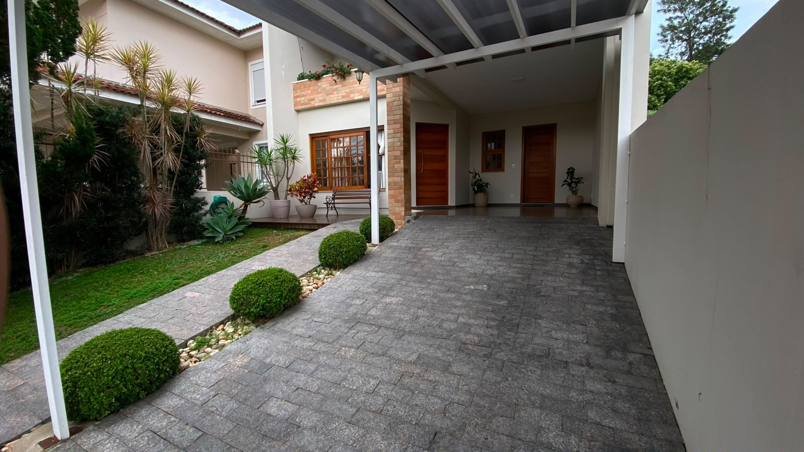 Casa no Universitário com 3 dormitórios e piscina