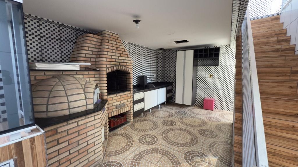 Casa Ampla com Piscina, Área Gourmet e Garagem para 6 Carros — foto 3