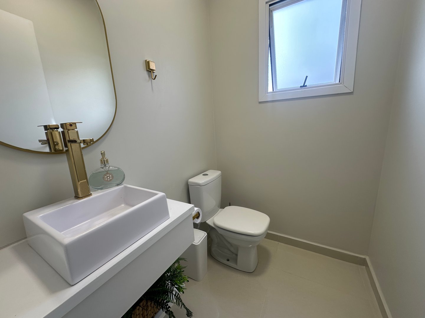 SOBRADO TRIPLEX SEMIMOBILIADO EM NOSSA SENHORA DA SAÚDE — foto 13