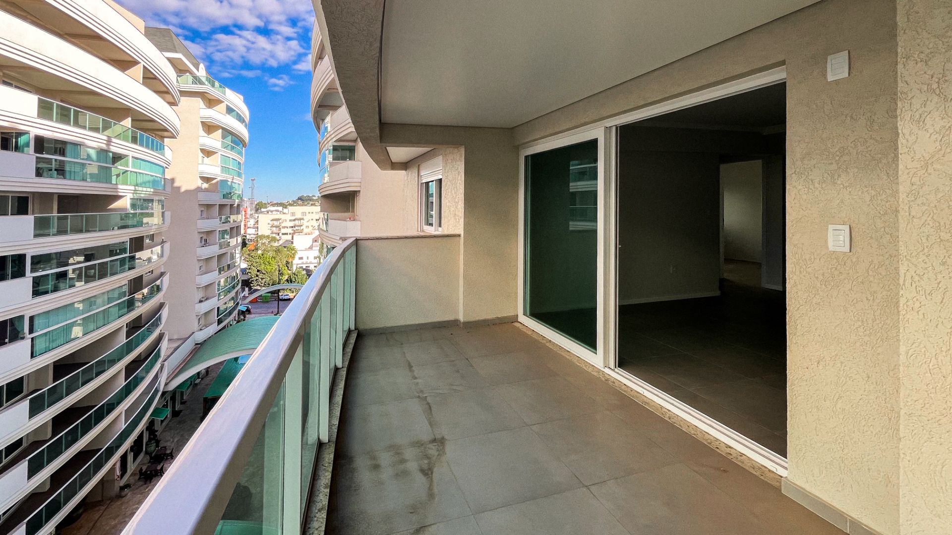 Apartamento no Centro com 2 dormitórios e Suíte.