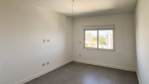 Apartamento Centro com 2 Dormitórios, suíte e Sacada Ampla. - Foto 8
