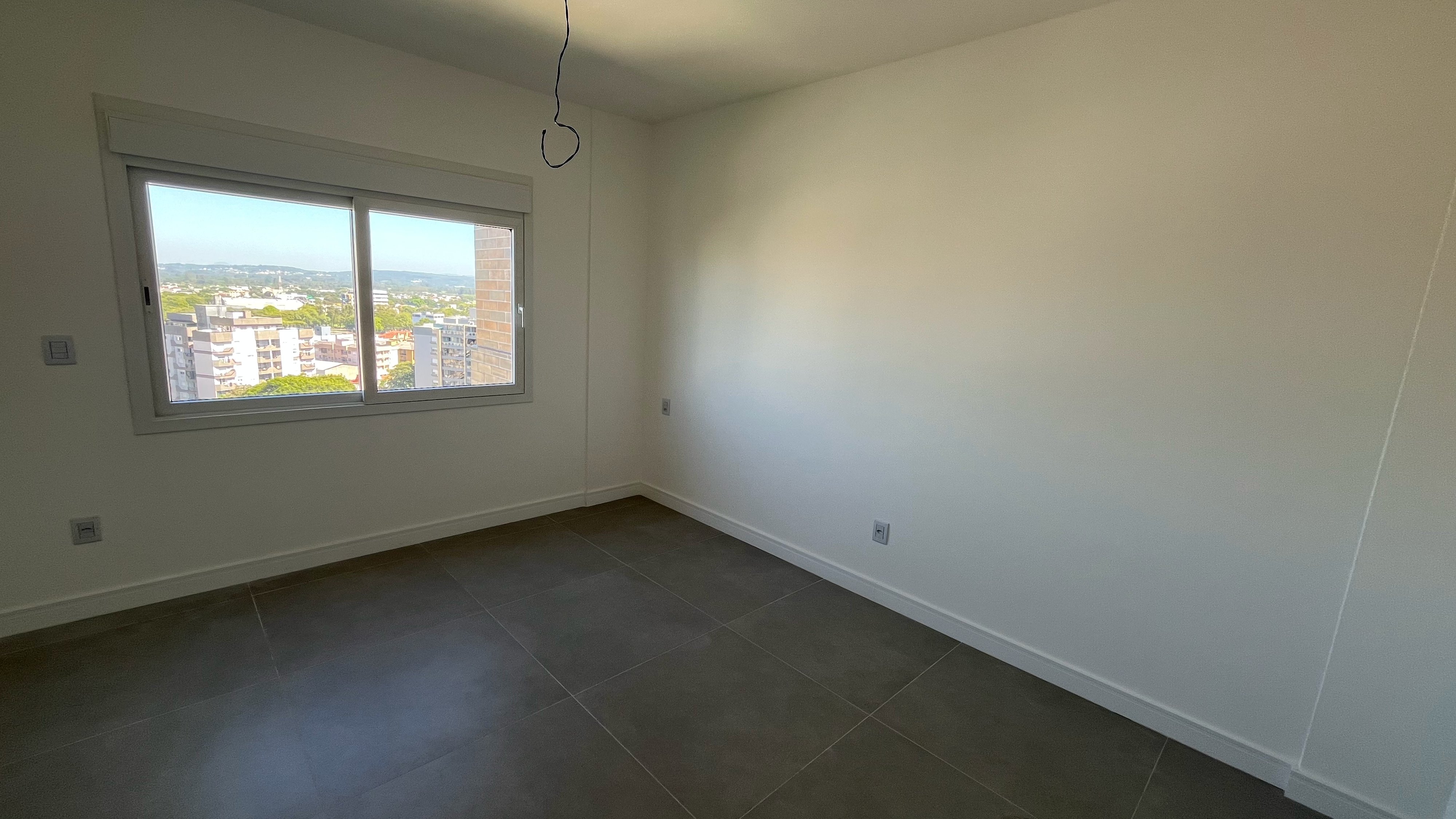Apartamento Centro com 2 Dormitórios, suíte e Sacada Ampla. - Foto 5