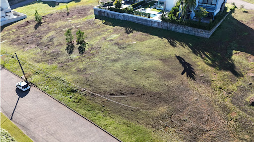 Terreno no Condomínio Serra Azul com 525 m² - Foto 3