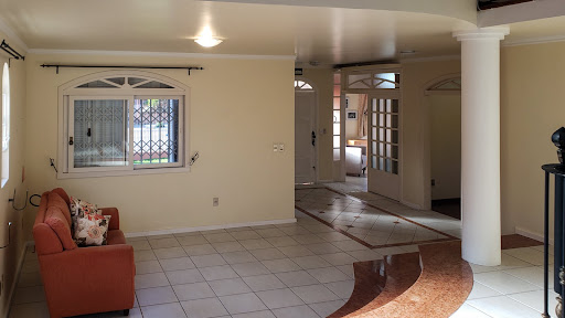 Casa no Universitário com 4 dormitórios e amplo pátio