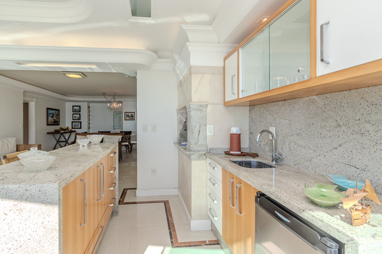 Apartamento Frente Mar em Villa Cora à venda no centro de Balneário Camboriú — foto 11
