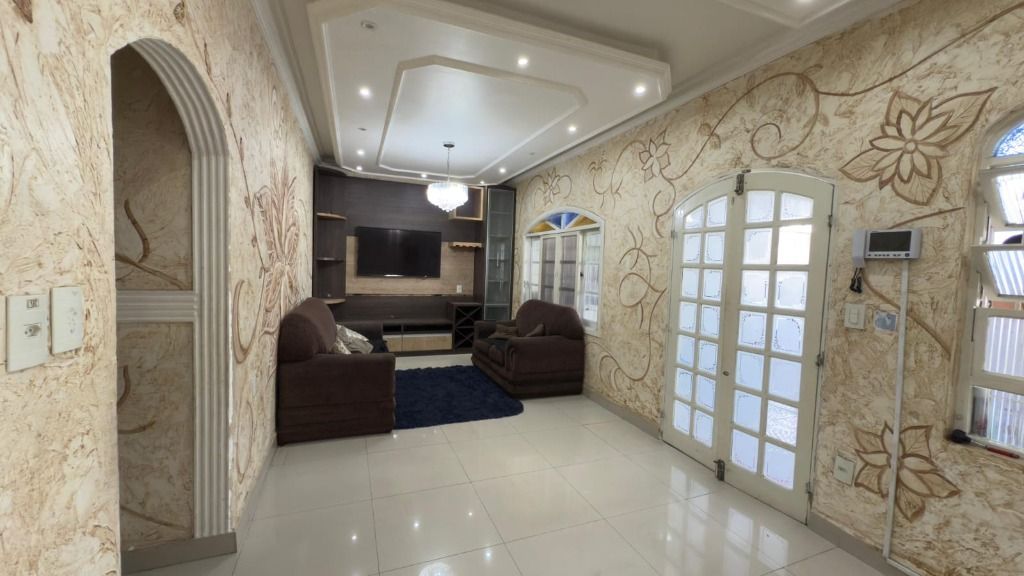 Casa Ampla com Piscina, Área Gourmet e Garagem para 6 Carros — foto 7