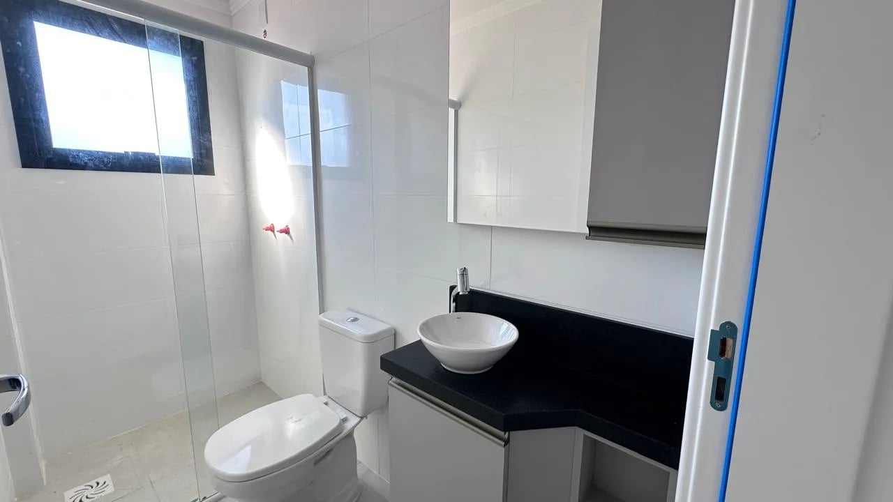 Apartamento no Centro com 2 dormitórios, sendo 1 suíte e 1 vaga de garagem. - Foto 4