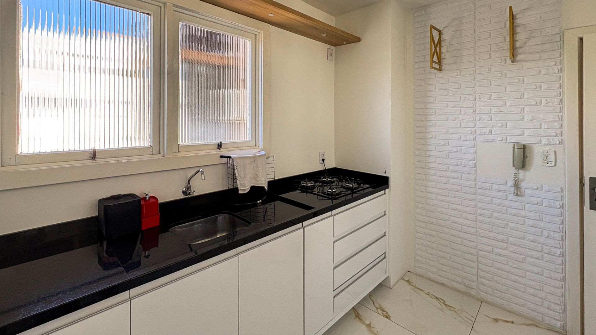 Apartamento no Edifício Tirol com 2 dormitórios, sendo 1 suíte - Foto 8