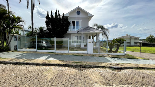 Casa de Condomínio no Country com 4 dormitórios