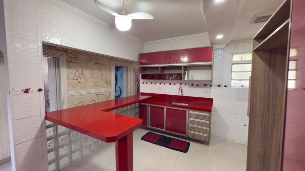 Casa Ampla com Piscina, Área Gourmet e Garagem para 6 Carros — foto 25